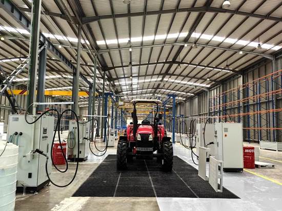 奮戰(zhàn)雙過半 中國一拖建造的剛果 布 首個拖拉機廠通過驗收